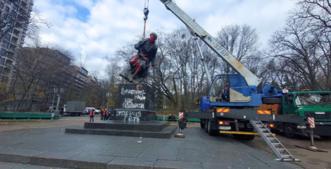 У Києві демонтували пам’ятник Олександру Пушкіну
